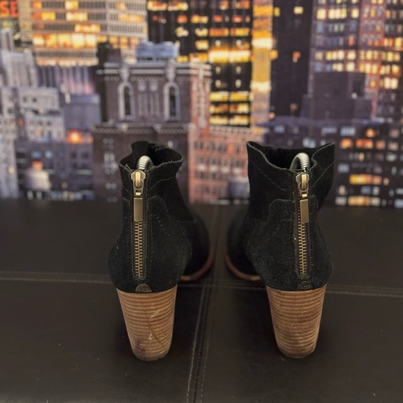 Ugg leather chukka bootie size 8.5 great condition - Picture 7 of 7